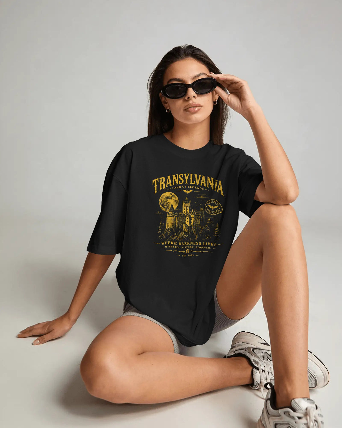 Transylvania Land of Legends Organic T-Shirt am Model mit Schloss- und Mond-Frontprint