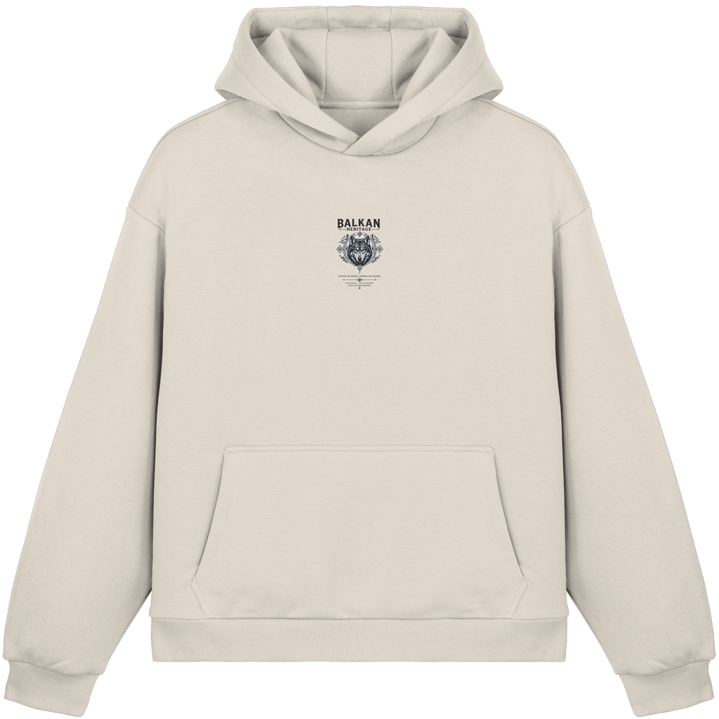 BALKAN HERITAGE Wolf Fluffy Boxcut Hoodie in White Sand mit kleiner Wolf-Stickerei mittig