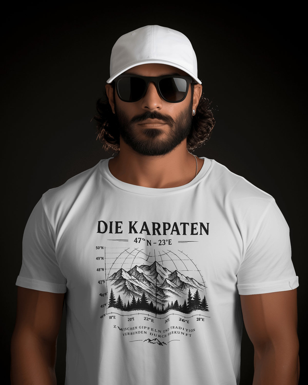 Die Karpaten Organic T-Shirt am Model mit Berg- und Koordinaten-Frontprint