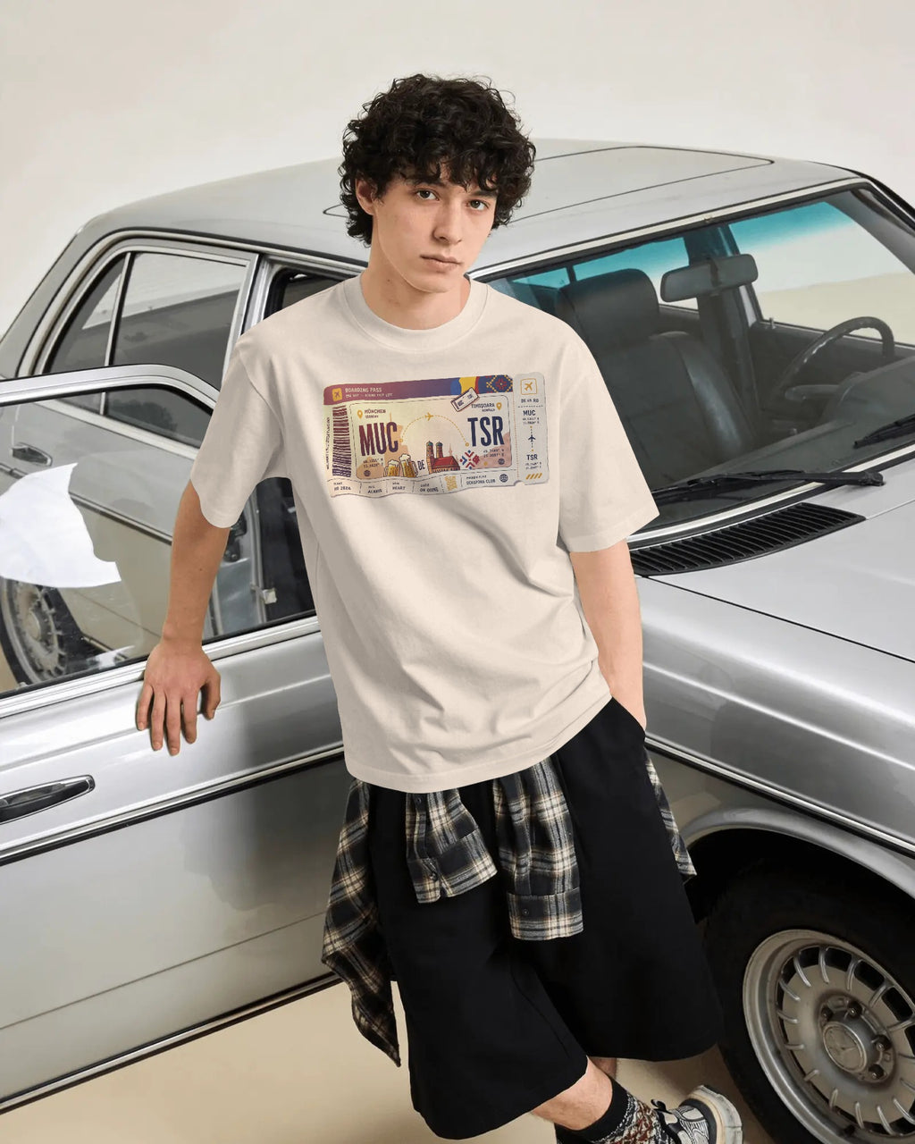 DE ⇄ RO Boarding Pass Oversized T-Shirt | München – Timișoara